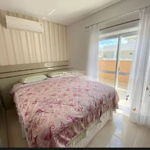 Suite, Piscina Compartilhada, Nao E O Inteiro Somente Bombinhas